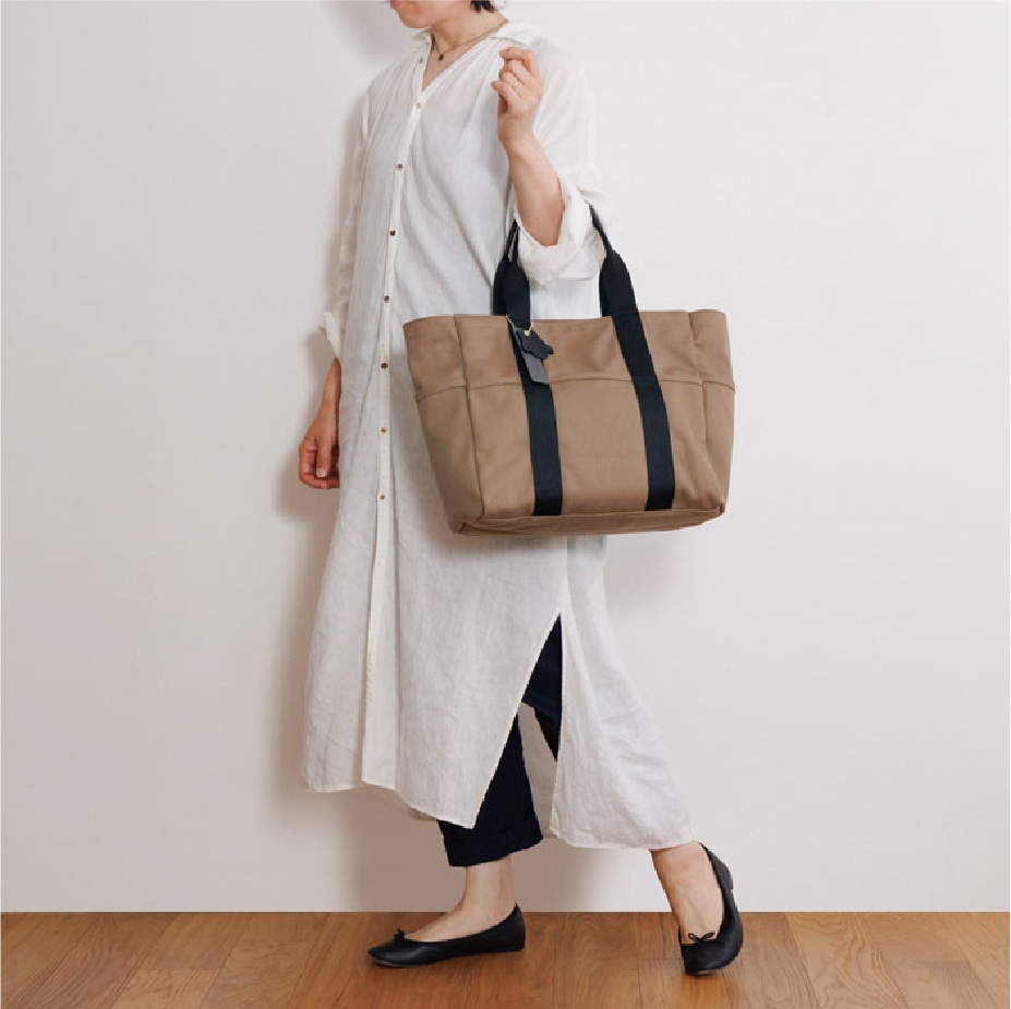 通勤や小旅行にも使える、大きめトート