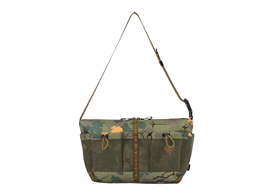 ショルダーバッグが付属