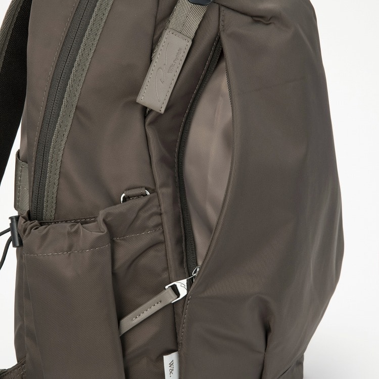 フロントポケット