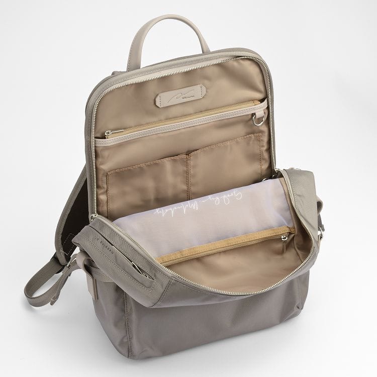 充実のポケット