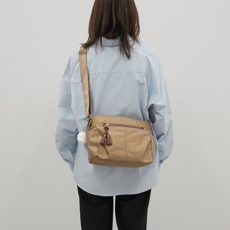 Kanana project／カナナプロジェクト タッセル ショルダーバッグ 横 68872