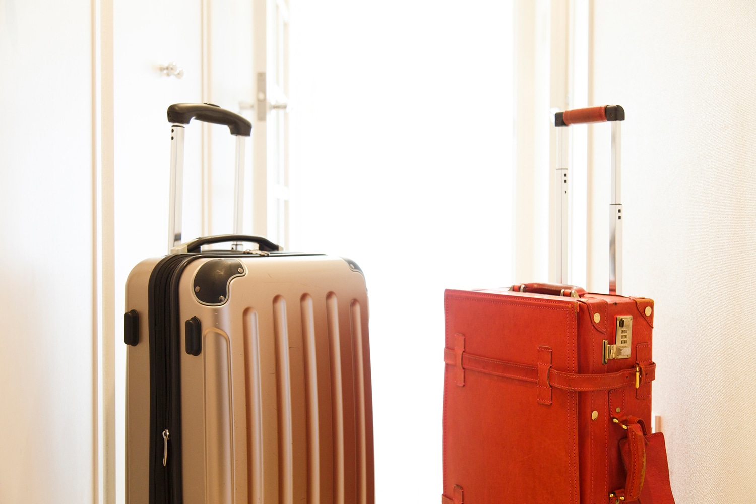 スーツケースとキャリーケースに違いはある？ 買う時に確認したい4つのポイント