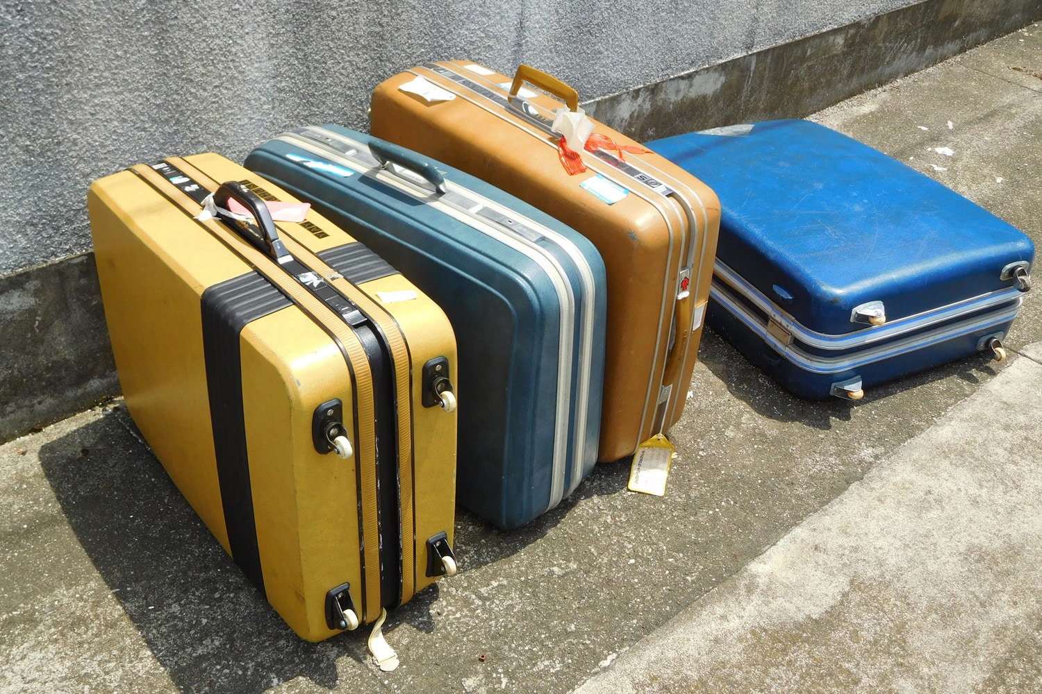 スーツケースの正しい捨て方は？ 交換時に覚えておきたい処分方法と長持ちさせるコツ